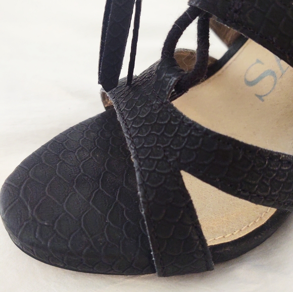 Black Stilettos - Picture 2 of 4